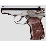 Makarov PM Kal. 9 mm Mak., Nr. AU3769 (in Kyrilliza). Nummerngleich. Blanker, hartverchromter