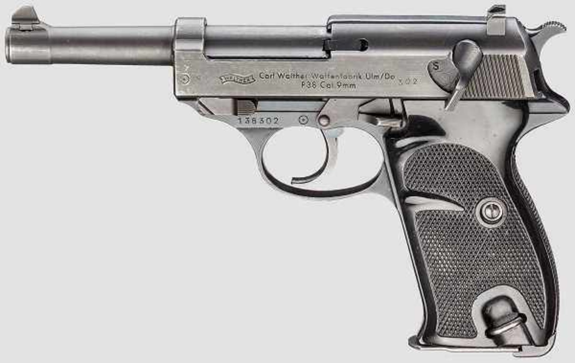 Walther P 38, Bundesgrenzschutz Kal. 9 mm Luger, Nr. 136302. Nummerngleich. Blanker Lauf.