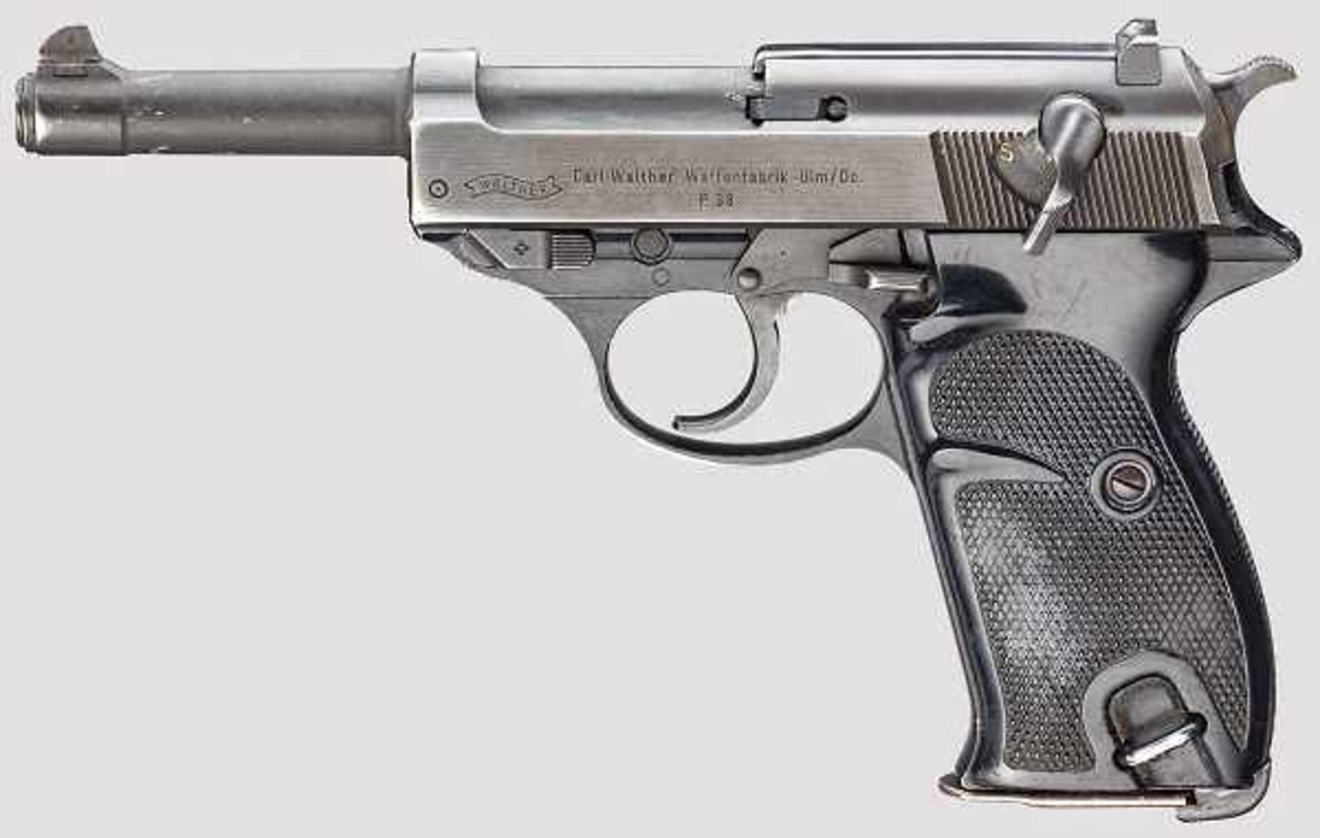 Walther P 38 Kal. 9 mm Luger, Nr. 414003. Blanker Lauf. Achtschüssig. Dt. Beschuss.