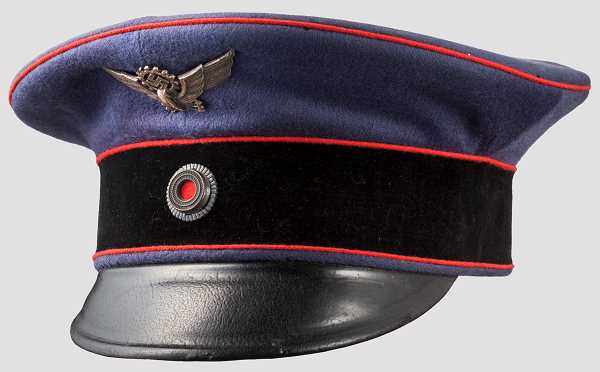 Schirmmütze für Schaffner der Straßenbahnen der Deutschen Reichsbahn Tellerform aus preußisch-blauem