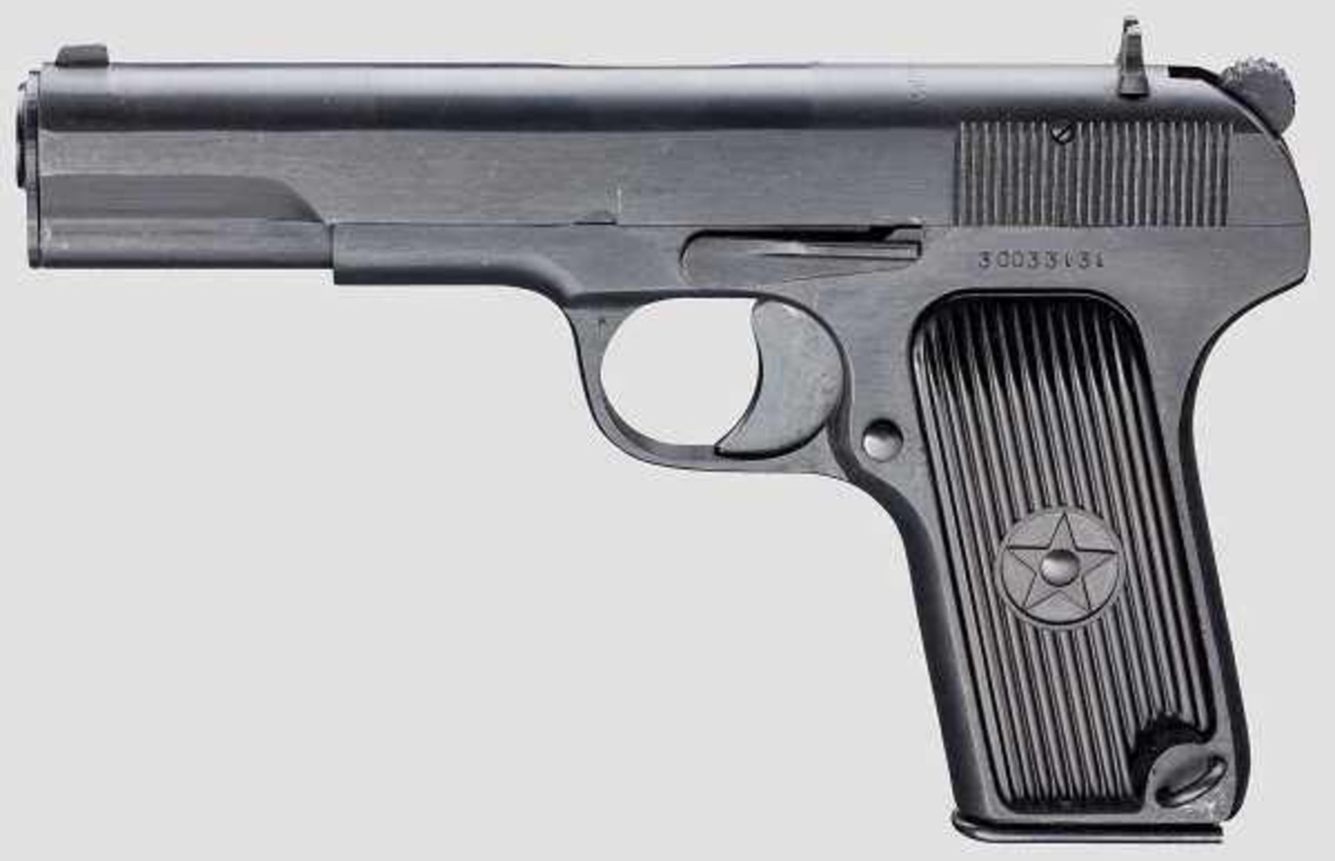 Tokarev TT 33 (Typ 54), mit Tasche Kal. 7,62 Tok., Nr. 30033131. Nummerngleich. Blanker,