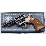 Smith & Wesson Mod. 19-4, "The .357 Combat Magnum", im Karton Kal. .357 Mag., Nr. 48K2242. Blanker