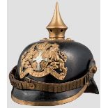 Helm M 1896 für Portepeeunteroffiziere der Landwehr-Infanterie Kammerstück. Die schwarz lackierte