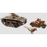 Drei Objekte Blechspielzeug Motorradfahrer mit gepanzertem Schutzschild, französischer Panzer "