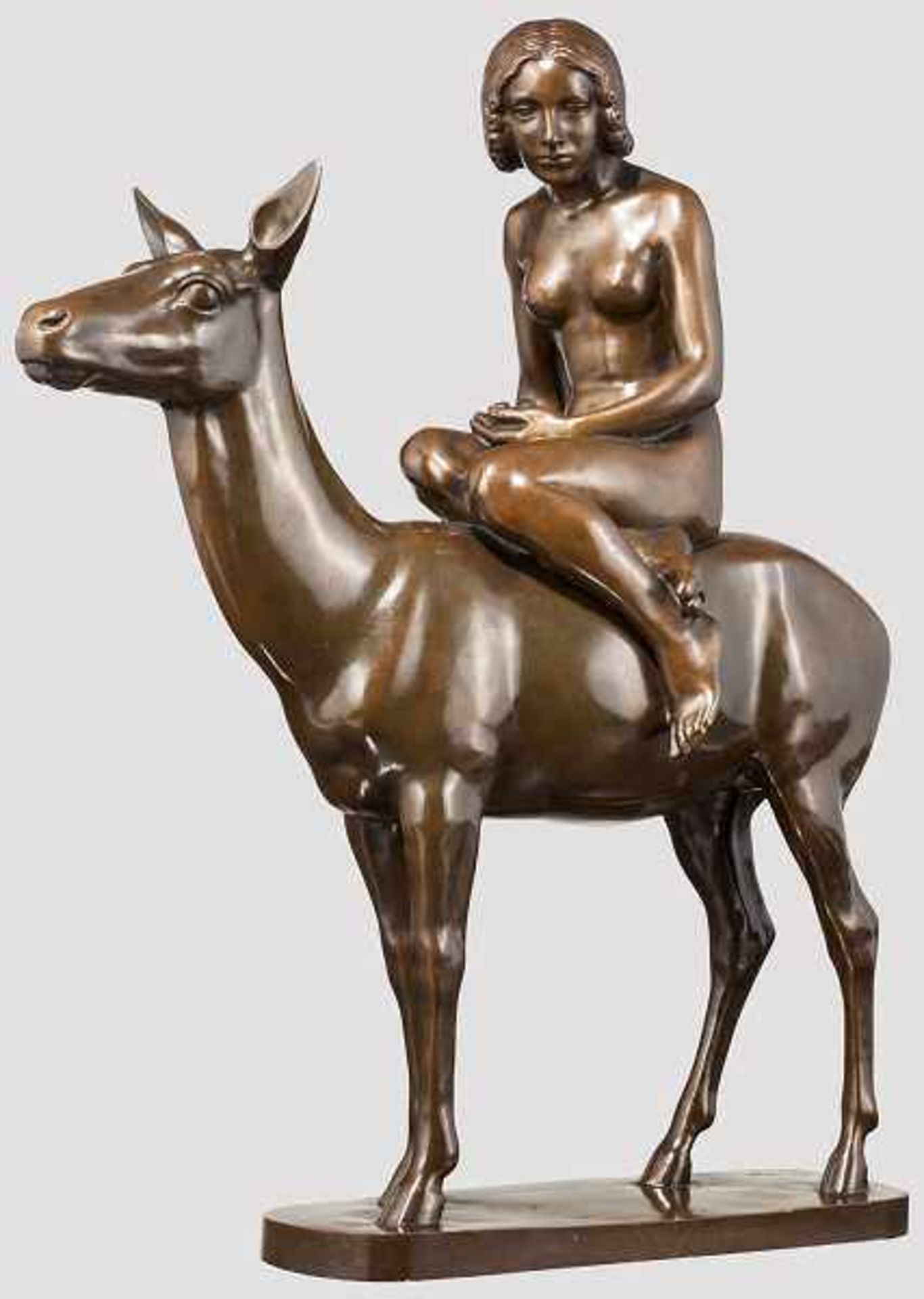 Hermann Haase-Ilsenburg, "Mädchenakt auf Hirschkuh" Bronze, patiniert. Darstellung eines Mädchens