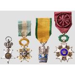 Konvolut von vier Auszeichnungen Centenaranfertigung einer Ritterdekoration des italienischen Ordens