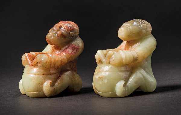 A Pair of Jade Figures 'Ethnic Musicians', Tang Dynasty 唐胡人鼓樂人擺件（一對） Tang Dynasty enjoyed a peaceful