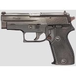 Sig Sauer P 225, (P 6) Kal. 9 mm Luger, Nr. M406805. Nummerngleich. Blanker Lauf, Länge 98 mm.