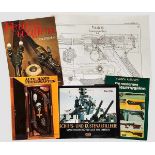 Vier Bücher zu Handfeurwaffen, eine Mappe Maßtafeln P. 08 Rosa / May: Feuerwaffen in Farbe, Süd-