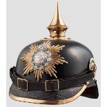 Helm M 1897 für Mannschaften/Unteroffiziere der Infanterie Kammerstück. Die schwarz lackierte