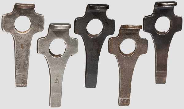 Konvolut fünf Schlüssel (Tools) zur P. 08 2 x mit kaiserlicher Abnahme Krone/got. Buchstabe,