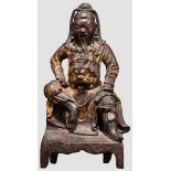 Bronzeskulptur eines Kriegsgottes, China, Ming-Dynastie Hohl gegossene, sitzende Figur auf einer