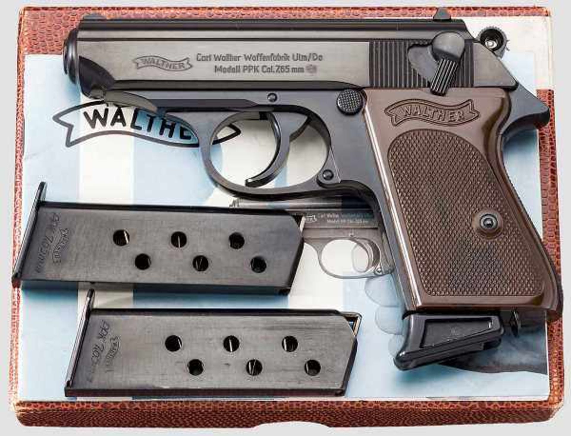 Walther PPK, Ulm, im Karton Kal. 7,65 mm, Nr. 167148. Blanker Lauf. Siebenschüssig. Dt. Beschuss.