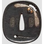 Tsuba, Japan um 1830 Eiserne O Kakumaru Tsuba. Auf glatter Platte mit gestauchtem Rand Darstellung