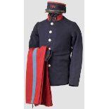 Uniform für Angehörige der Infanterie, Ende 19. Jhdt. Rock aus dunkelblauem Wolltuch, ponceauroter