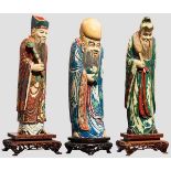 Drei gefasste Elfenbeinfiguren der Glücksgötter Lu, Fu und Shou, China um 1930 Jeweils aus