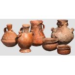 Sechs präkolumbische Keramiken, teils bemalt, Peru und Chile, 1. - 14. Jhdt. Gefäß der Chancay-