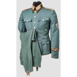 Uniform für Hauptmann der Motorisierten Gendarmerie Rock aus polizeigrünem Gabardine mit braunem
