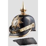 Helm für Unteroffiziere um 1870 Schwarz lackierte Lederglocke mit rundem Vorderschirm, goldenen