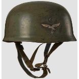 Stahlhelm M 38 mit beiden Emblemen für Fallschirmjäger Stahlglocke mit nahezu vollständig erhaltener