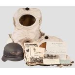 Zwei Gasschutzmasken für Kinder, Luftschutzhelm, Dokumente Jew. Hersteller "Auer", gummierter