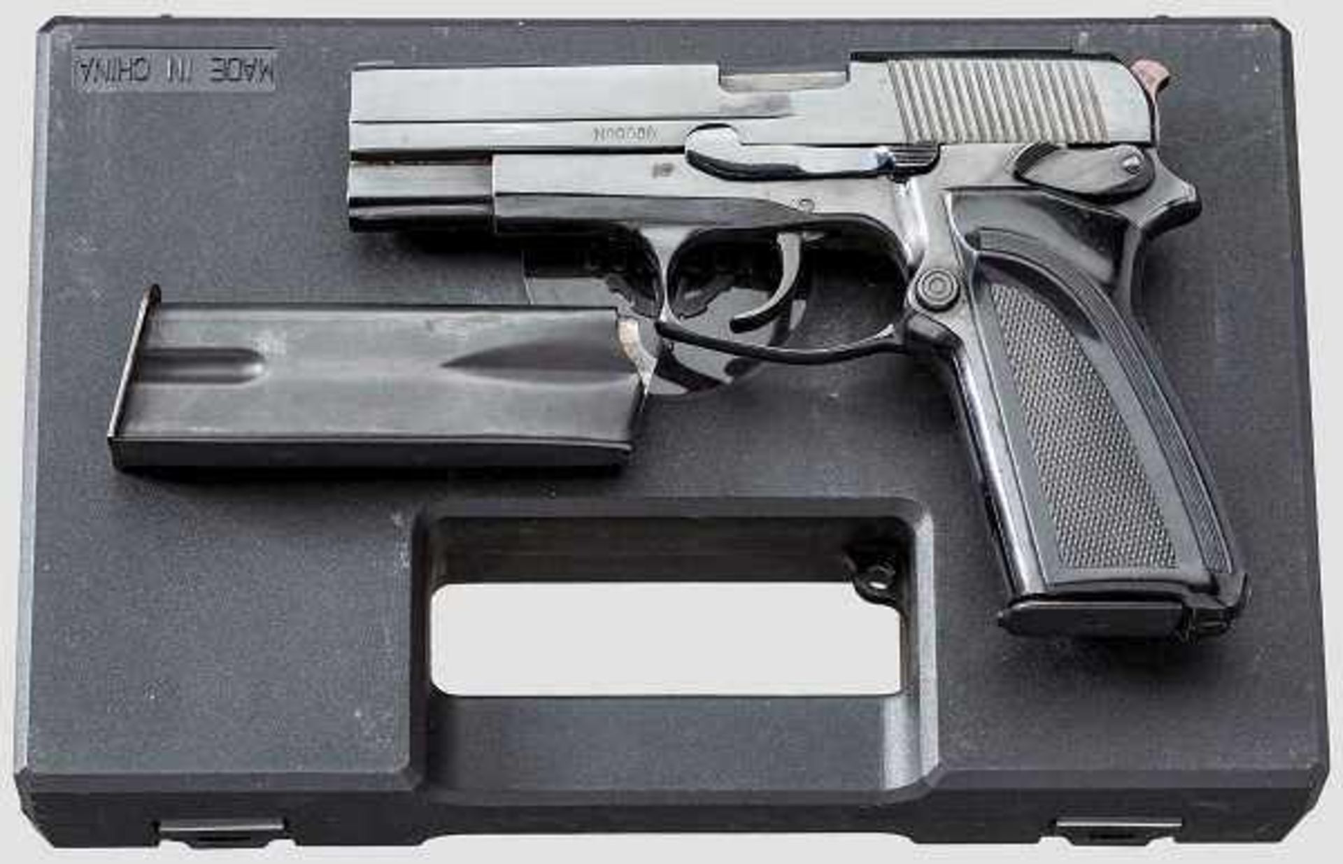 Norinco Mod. NT02, im Koffer Kal. 9 mm Luger, Nr. N00006. Nummerngleich. Blanker, hartverchromter