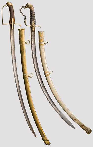 Zwei Säbel für Offiziere der leichten Kavallerie Leicht geschwungene Rückenklinge (narbig) mit