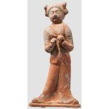 Keramik-Figurine einer stehenden Dame, China, Tang-Periode Hohl aus gemodelten Teilen gefertigte