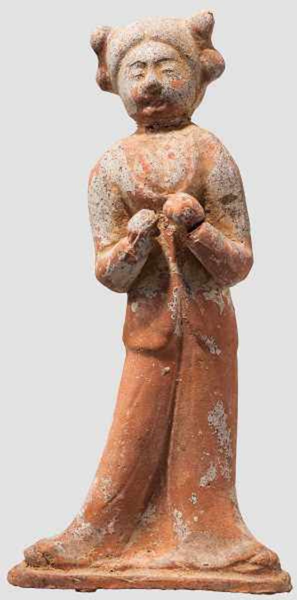 Keramik-Figurine einer stehenden Dame, China, Tang-Periode Hohl aus gemodelten Teilen gefertigte