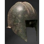 Später illyrischer Helm mit Punzborte, nordgriechisch, 5. - frühes 4. Jhdt. v. Chr. Aus einem