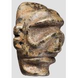 Maskaron aus Serpentin, Taino-Kultur, Karibik, 11. - 15. Jhdt. Skulptur eines Gesichts, hinten