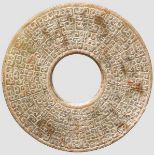 Bi-Scheibe, China, Zeit der streitenden Reiche, 4. - 3. Jhdt. v. Chr. Scheibe aus hellgrünem Jade-