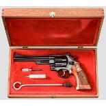 Smith & Wesson Mod. 29-2, "The .44 Magnum", in Schatulle Kal. .44 Mag., Nr. N457402. Blanker Lauf,