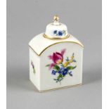 Teedose, Meissen, Marke 1950er Jahre, 2. W., polychrome Malerei mit deutschen Blumen, Goldrand, H.