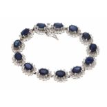 Saphir-Brillant-Armband WG 585/000 mit 13 oval fac. Saphiren, zus. 22 ct in guter Farbe und 156