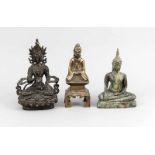 Drei asiatische Kleinbronzen, versch. Buddhafiguren, Bronze/Metallguss verschiedenfarbig