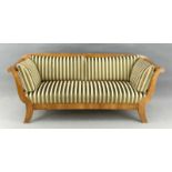 Biedermeier-Sofa-Sitzbank, um 1820, Esche massiv/furniert, Rücken und Seiten mit Fadeneinlage,