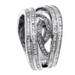 Brillant-Ring WG 750/000 mit 182 Diamant-Baguettes, zus. 1,18 ct und 22 Brillanten, zus. 0,12 ct W/