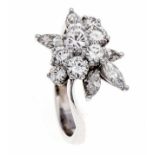 Brillant-Ring WG 750/000 mit Brillanten und Diamant-Navettes, zus. 1,4 ct Weiß/VS, RG 53, 5,8 g