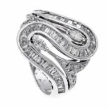 Brillant-Ring WG 750/000 mit Diamant-Baguettes und Brillanten, zus. 1,38 ct TW/VS-SI, RG 56, 6,7 g