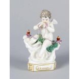 Amorette, Meissen, nach 1973, Putto auf Wolken sitzend und 2 Herzen zusammenbindend, Entwurf