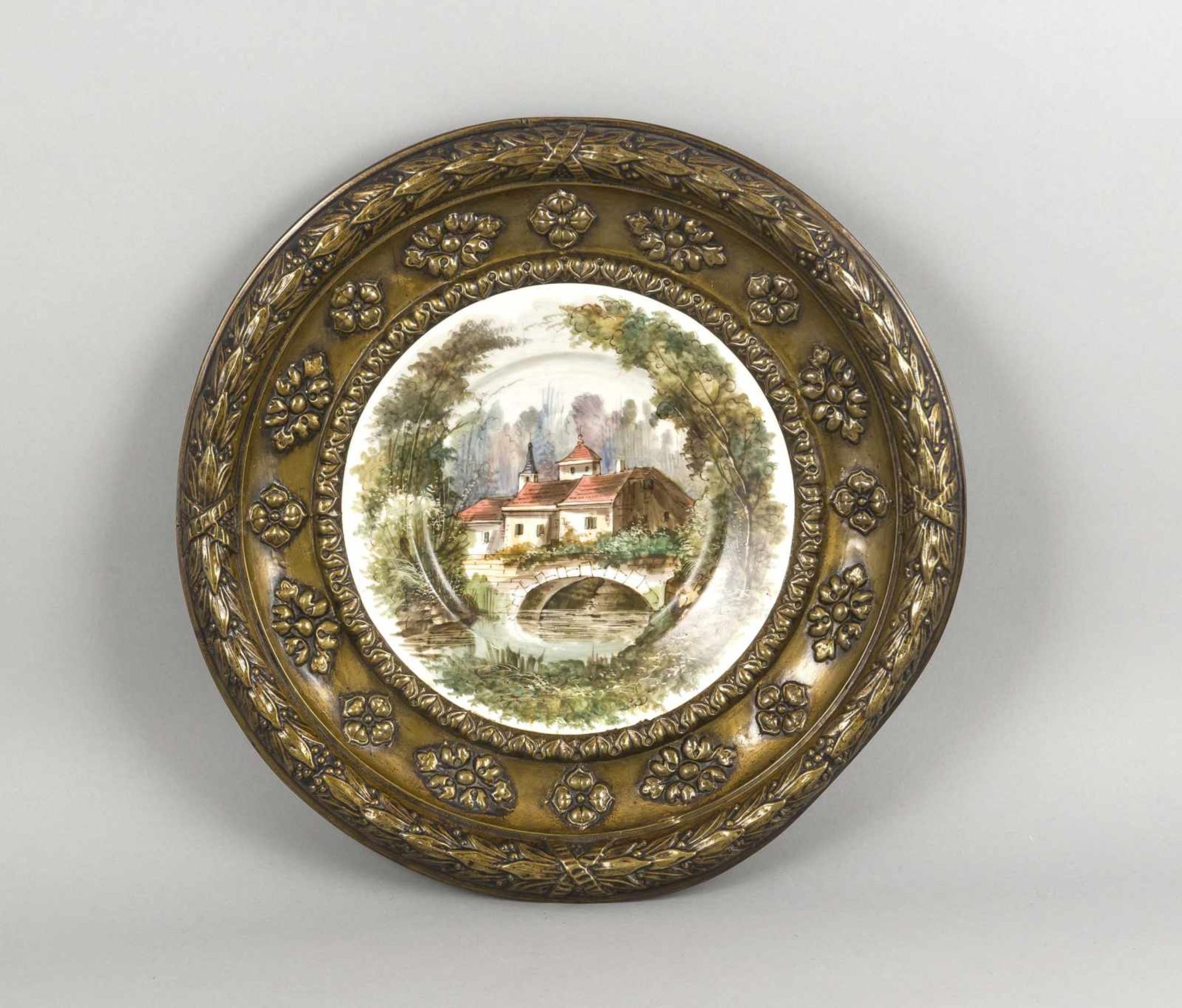 Teller, 19. Jh., polychrome Landschaftsmalerei, D, 23 cm, Metallmontage, D. 39 cm