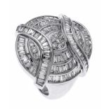 Brillant-Ring WG 750/000 mit Brillanten, zus. 0,51 und Diamant-Baguettes, zus. 1,24 ct W/VS, RG