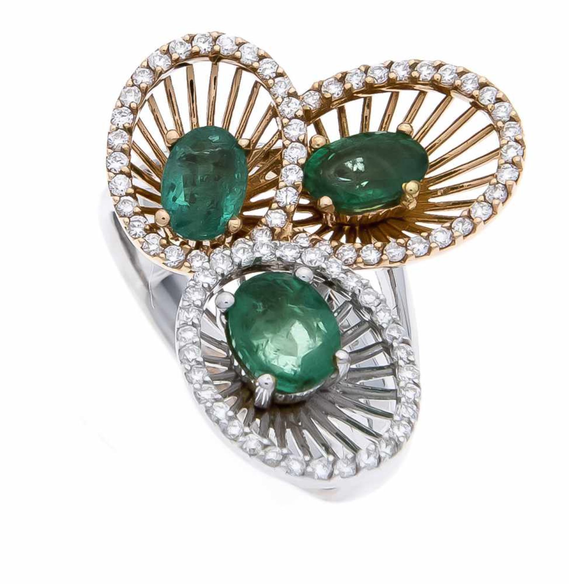 Smaragd-Brillant-Ring WG/GG 750/000 mit 3 oval fac. Smaragden, zus. 1,43 ct in guter Farbe und 81