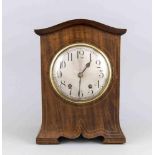 Stutzuhr, um 1900, Uhrhersteller W&H, geschweiftes Mahagonigehäuse mit allseitiger Fadenintarsie,