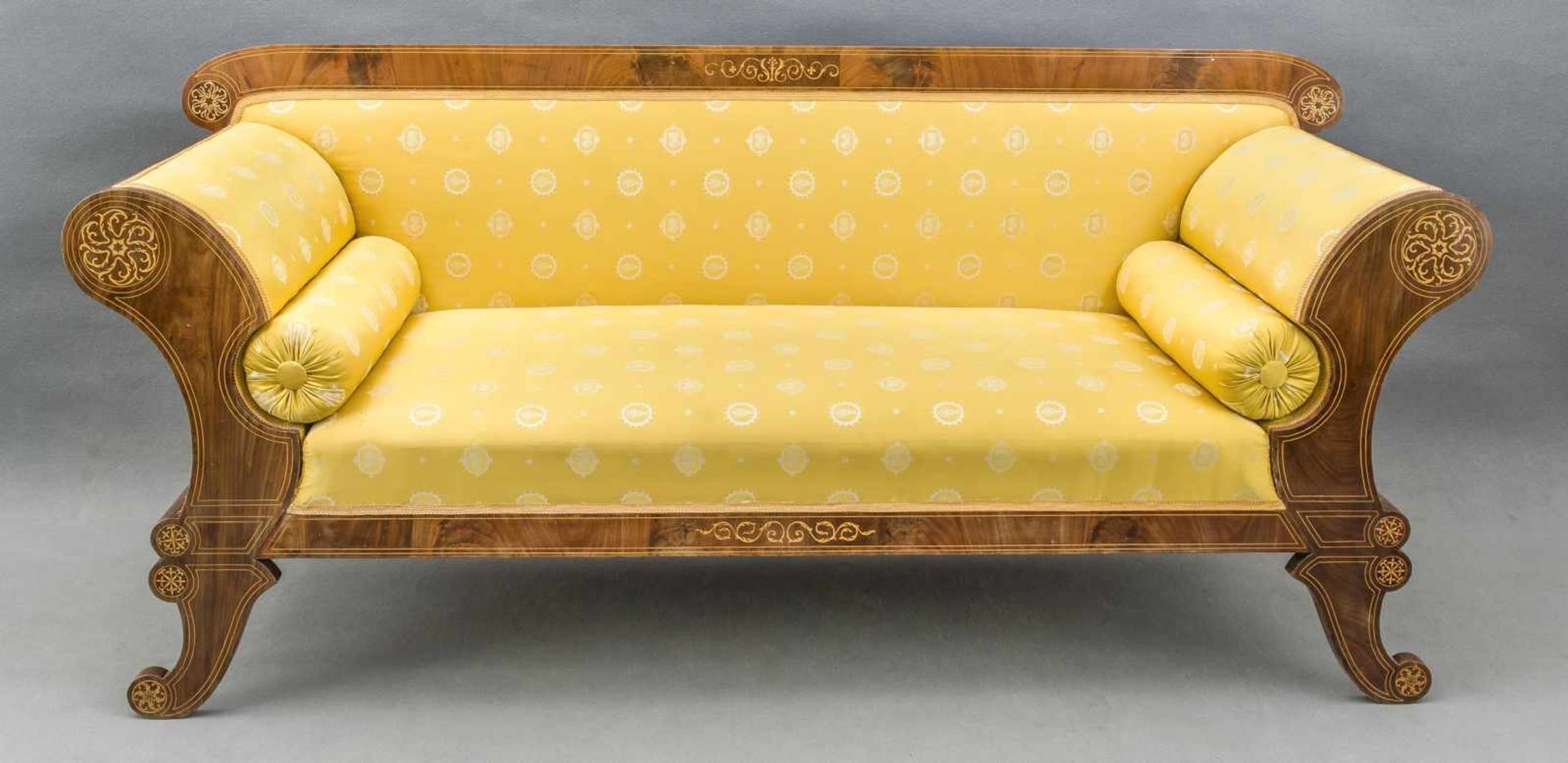 Biedermeier-Sofa, um 1820, Magahoni massiv/furniert, schauseitige Faden- und Floraintarsien aus
