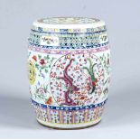 Famille rose Gartenhocker, China, 19. Jh., Keramik, gebauchte Tonnenform, Deckplatte und Wandung mit