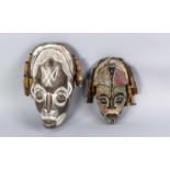 Zwei Chokwe Quioko Masken, Angola, 3. V. 20. Jh., Holz, geschnitzt, farbig gefasst, Bambus,