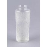 Kl. Vase, Frankreich, 1. H. 20. Jh., Lalique. Farbloses Glas, geschliffen und geätzt. Konisch