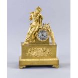 Biedermeier-Figurenpendule, Anf. 19. Jh., Bronzegehäuse tlw. feuervergoldet, zeittypisch dekoriert